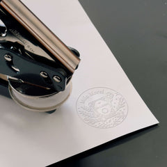 Prägezange Ex-libris Buch mit Blumenmuster