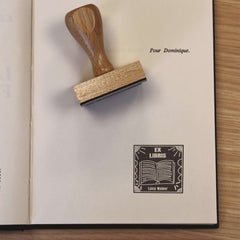 Stempel Ex-libris Buch weiß auf schwarz